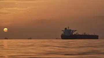 20 سفينة عبرت مضيق هرمز يوم السبت